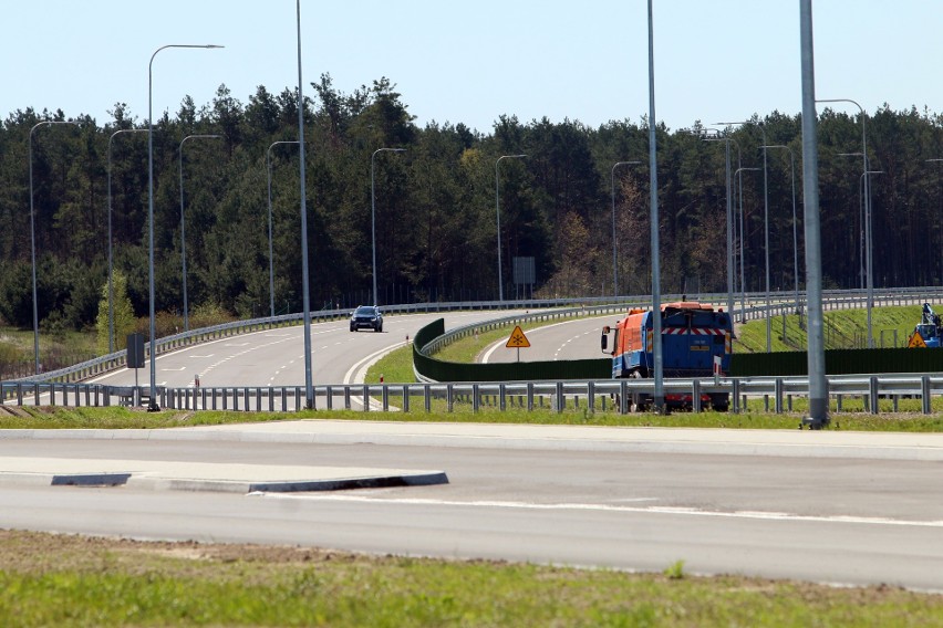 W czerwcu kierowcy mają wjechać na dwa odcinki trasy S19 budowanej na południe od Lublina. Kiedy zaczną korzystać z pozostałych czterech?