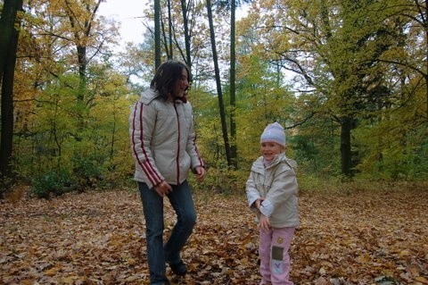 Jesienny spacer moze byc dla dzieci wielką radością. Basia...