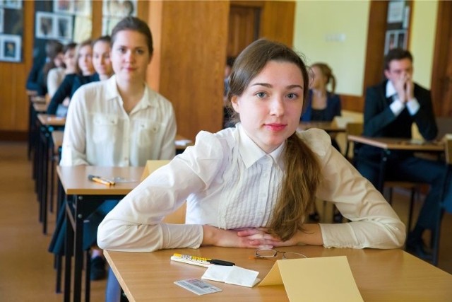 Dziś maturzyści rozpoczęli matury i na początek zmierzyli się z językiem polskim. We wtorek czeka ich egzamin z matematyki.