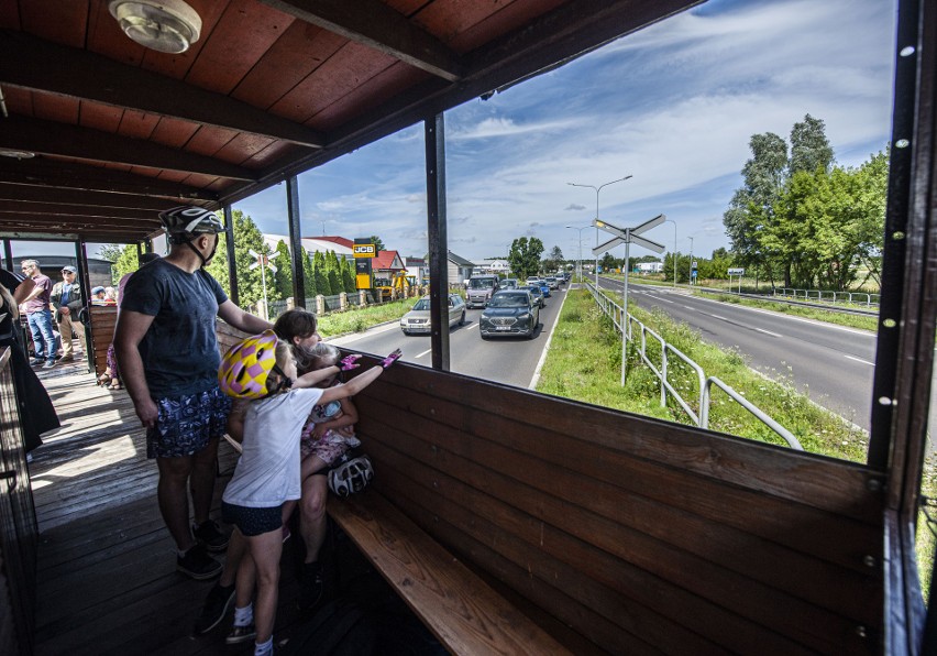 Kierowco, uważaj! To wąskotorówka ma pierwszeństwo