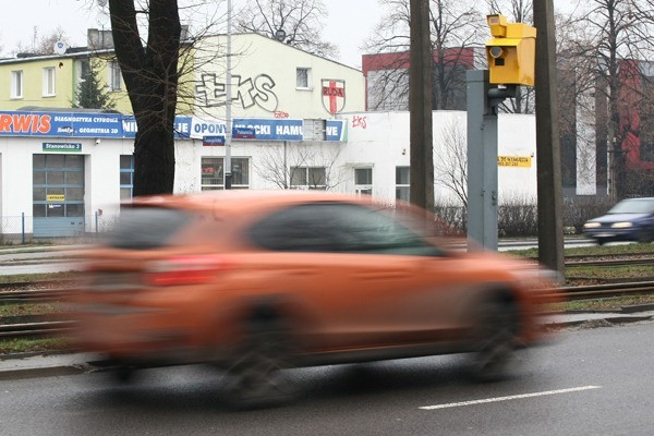 Gdzie są fotoradary stacjonarne, większość zmotoryzowanych...