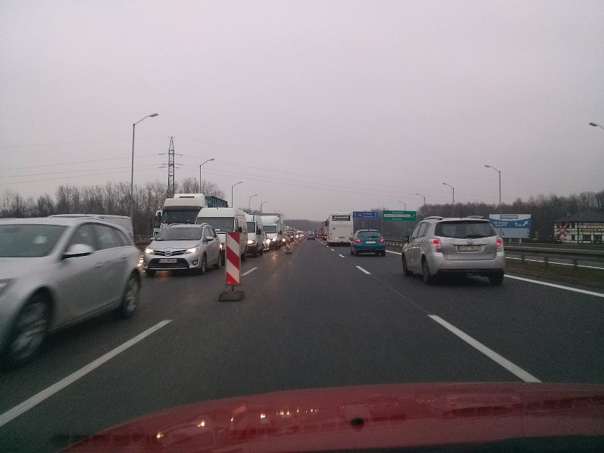Korek na autostradzie A4 w Rudzie Śląskiej po kolizji