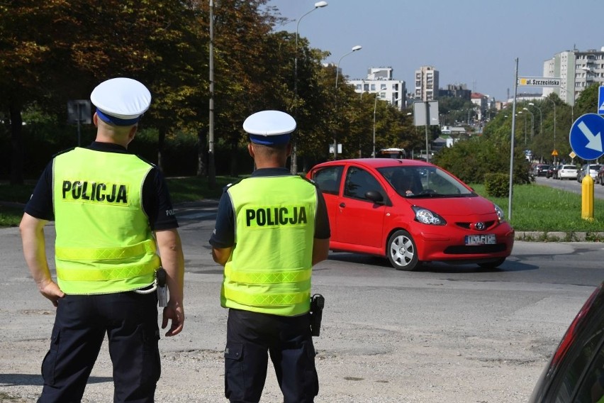 112 wypadków, 33 osoby nie żyją. Kieleccy policjanci podsumowali wakacje na drogach (WIDEO, zdjęcia)                      