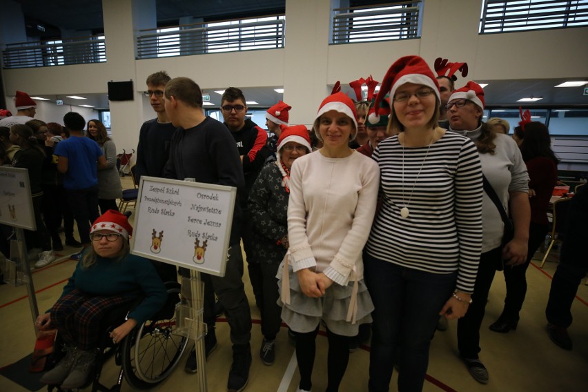 Spotkanie ze Świętym Mikołajem na Stadionie Śląskim ZDJĘCIA Impreza z okazji Międzynarodowego Dnia Osób Niepełnosprawnych