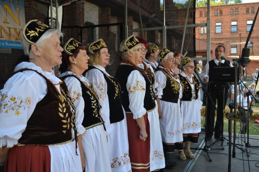 Po  sumie odprawionej o godz. 11, która trwała dłużej, bo...