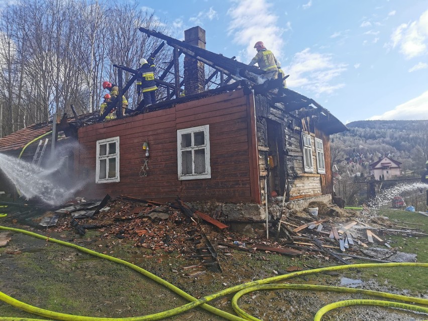 Pożar drewnianego domu