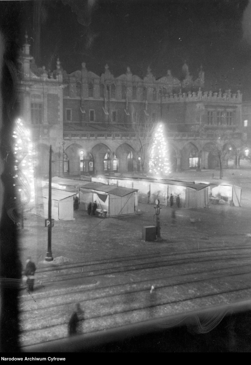 Tak wyglądał Jarmark Bożonarodzeniowy w Krakowie niemal 100 lat temu. Zobacz archiwalne zdjęcia