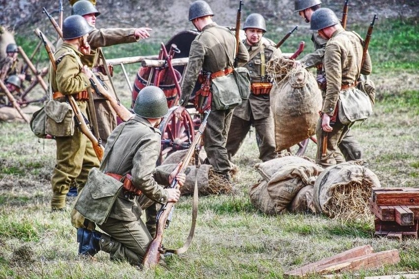 20 złotych z Bitwą Warszawską 1920. Taki banknot kolekcjonerski można kupić w NBP od 11 sierpnia [zdjęcia]