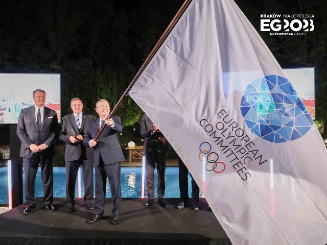 Flaga Igrzysk Europejskich 2023 w Krakowie i Małopolsce została oficjalnie przekazana organizatorom imprezy podczas ceremonii w greckiej Olimpii.