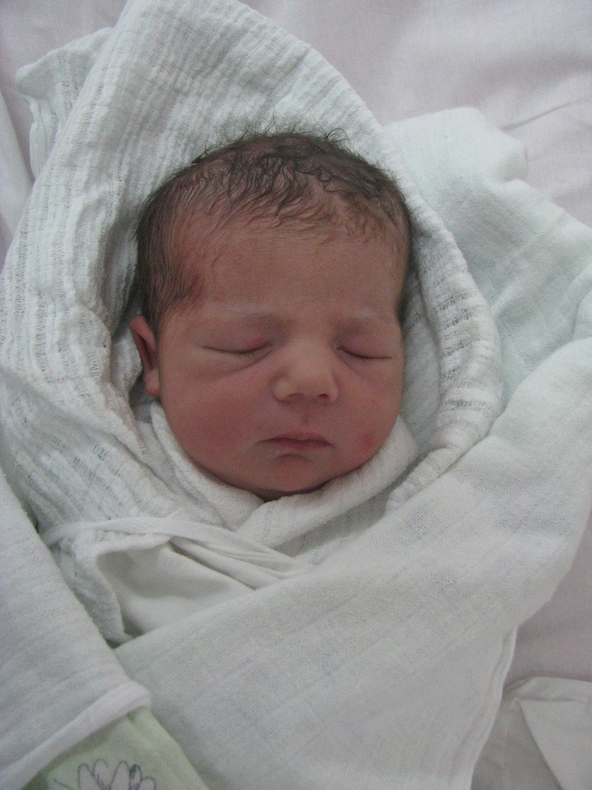 Hania Runo urodziła się 5 listopada, ważyła 3200 g i...
