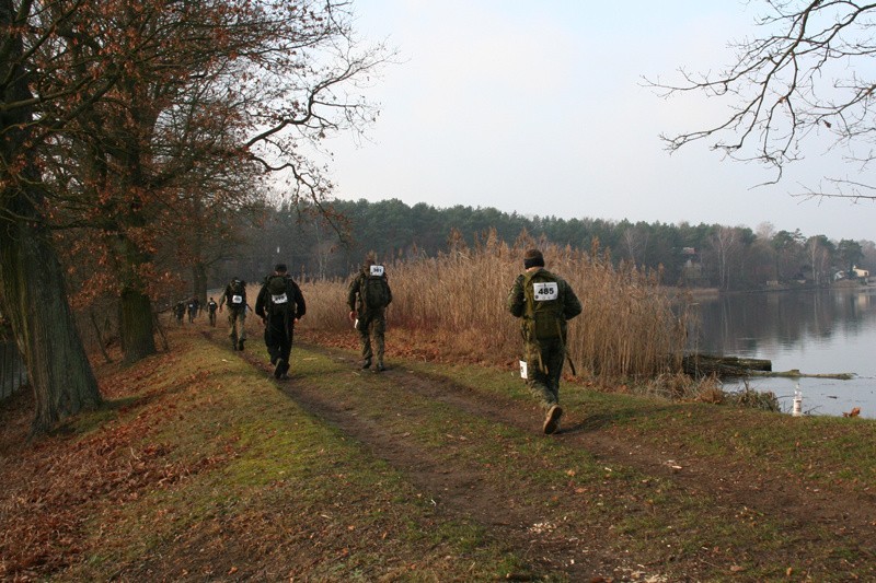 Maraton Komandosa 2015 WYNIKI Trzeci raz z rzędu wygrał por. Piotr Szpigiel [ZDJĘCIA]