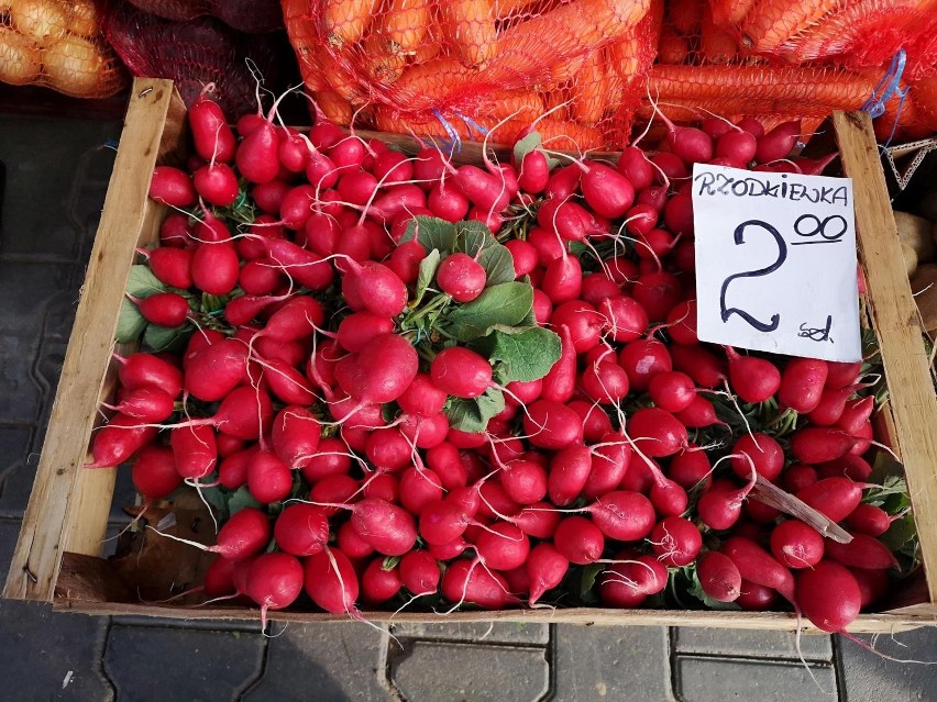 rzodkiewka 2,50-3 zł/pęczek
kapusta biała 2 zł/kg