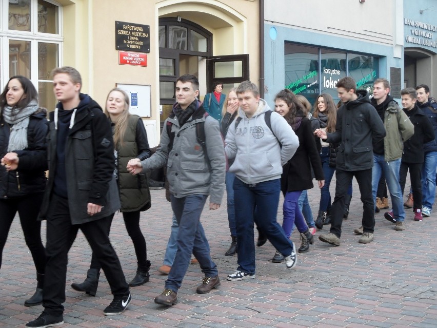 Ok. 200 osób tańczyło poloneza na rynku w Lublińcu