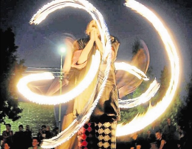 Pokazy fireshow rozpoczną się po zapadnięciu zmroku. Warto przyjść na Rynek Kościuszki - niesamowite emocje gwarantowane.