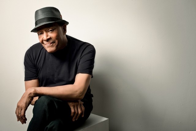 Al Jarreau Duo na wielkim finał EspressivoZnakomity amerykański wokalista jazzowy, improwizator, siedmiokrotny laureat nagrody Grammy, wystąpi 1 lipca w Filharmonii w Szczecinie. Artysta wystąpi w szczecińskiej Filharmonii jako Al Jarreau Duo - towarzyszyć mu będzie pianista. Koncert Jarreau jest pierwszym z trzech wielkich koncertów, które odbędą się na przełomie czerwca i lipca 2016 r., kończąc pierwszą edycję tegorocznego jazzowego cyklu Espressivo w Filharmonii. Al Jarreau Duo, 1 lipca, Filharmonia w Szczecinie, godz. 19, bilety 180-220 zł. 