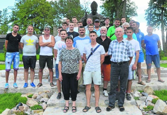 Delegacja z Węgier zwiedzała nasz region. Sportowcy mogli zobaczyć między innymi pomnik świętego Jana Pawła II w Masłowie.