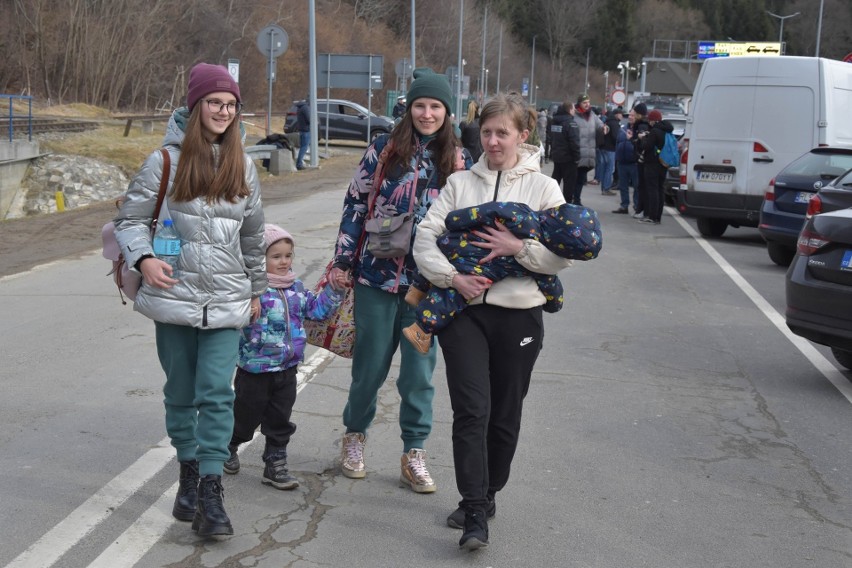 Dwa lata od wybuchu wojny na Ukrainie. Tak uchodźcy uciekali do Polski przed rosyjskimi pociskami [ZDJĘCIA]
