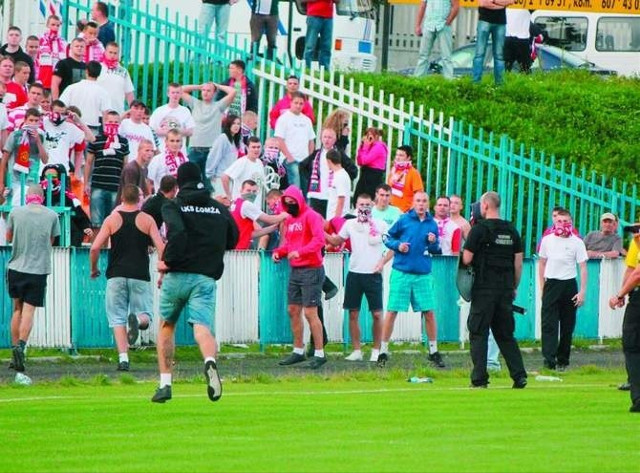 Rozróba na stadionie. Są ranni (zdjęcia)
