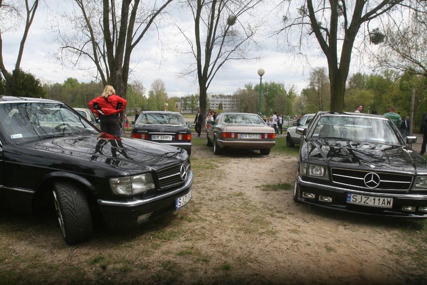 Zlot mercedesów w Kamieniu. Przyjechało prawie 200 mercedesów [ZDJĘCIA]