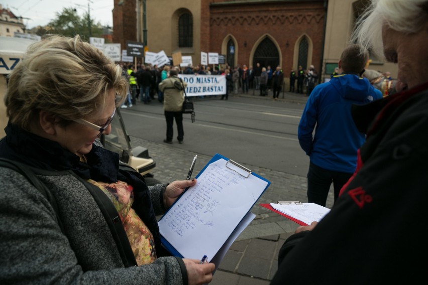 Protest na Placu Wszystkich Świętych