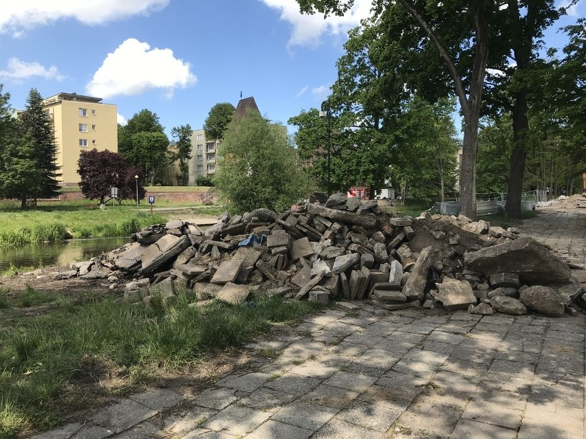 Budowa kładek nad Słupią w toku. Zobacz postęp prac [ZDJĘCIA]