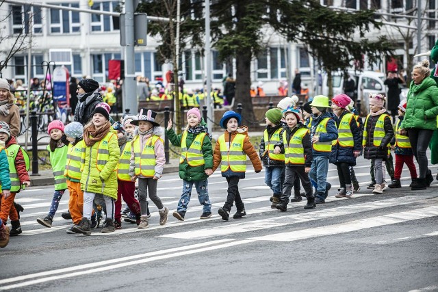 Po godzinie 10 sprzed koszalińskiego ratusza ruszy kolorowych korowód dzieci