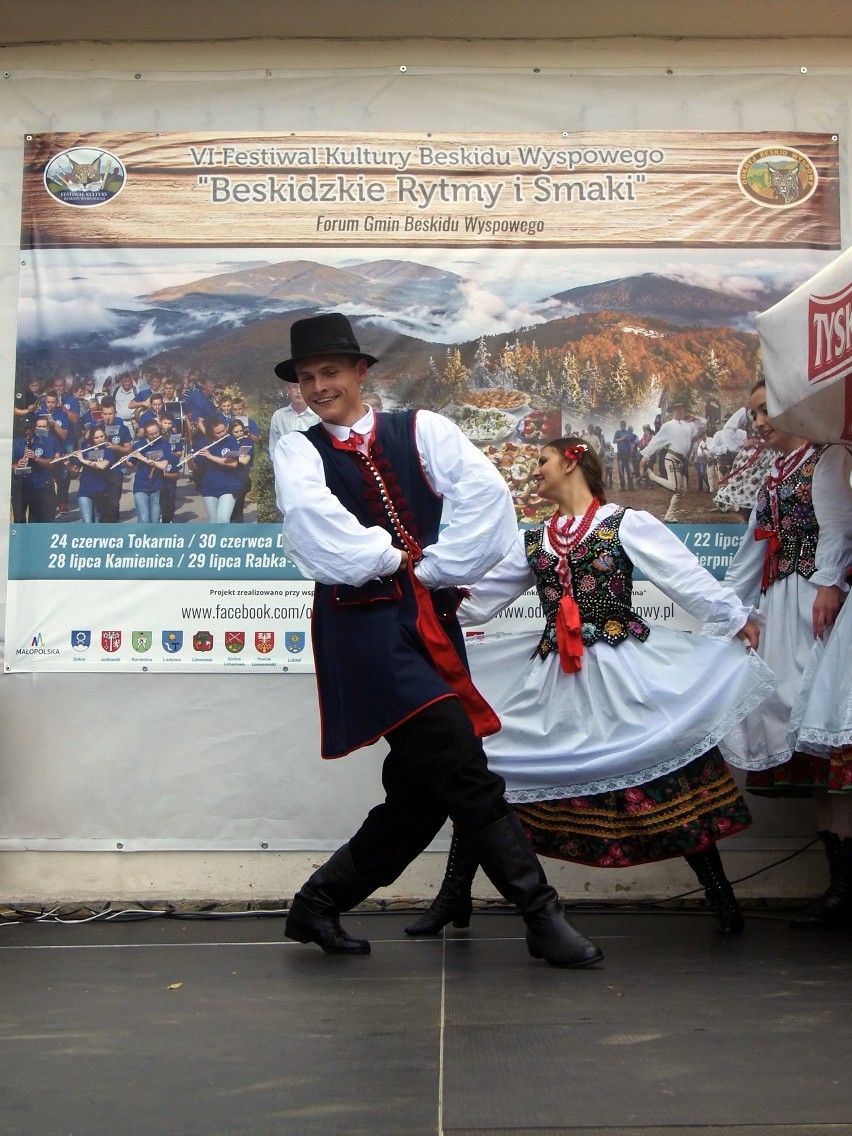 Odkryj Beskid Wyspowy. W sobotni deszczowy wieczór pokonali Korab, a w niedzielny słoneczny poranek wspięli się na Jaworz