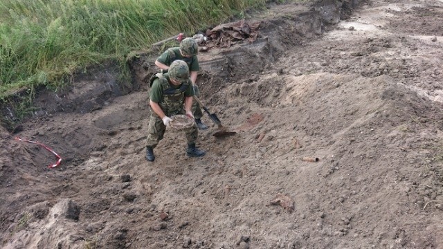 Na budowie drogi w gminie Kije wykopali blisko 250 pocisków i minę 