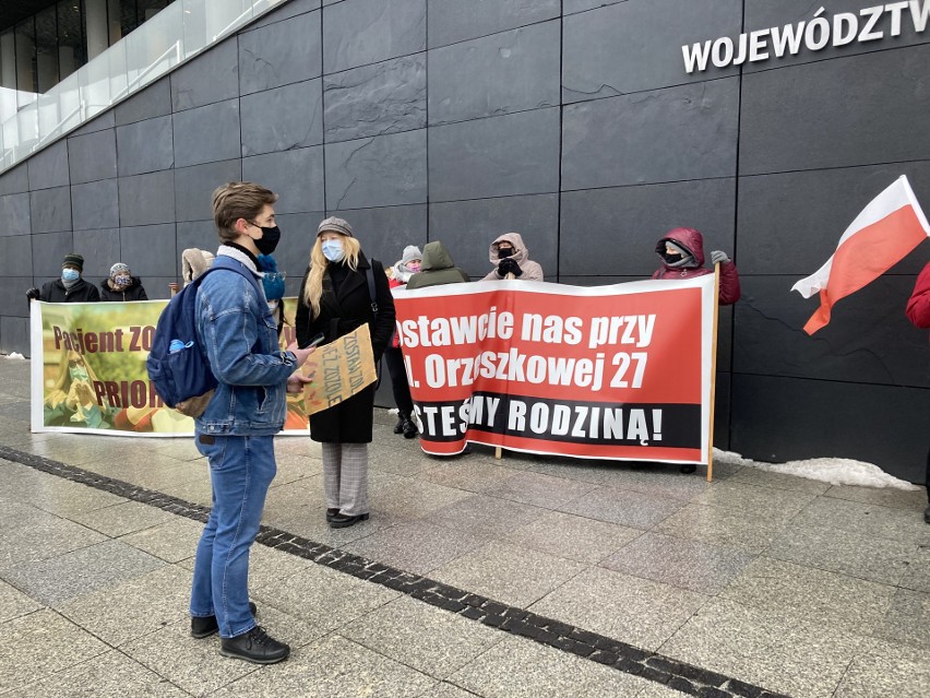 W czwartek przed Urzędem Marszałkowskim odbył się protest...