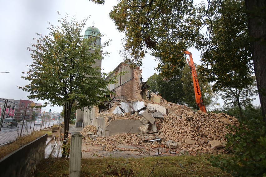 Kościół w Bytomiu znika w oczach [ZDJĘCIA Z WYBURZANIA]