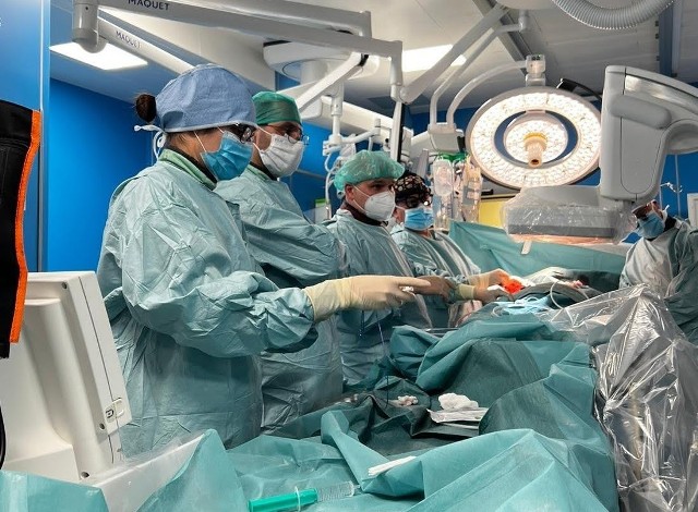 Kardiolodzy i kardiochirurdzy z Instytutu Chorób Serca Uniwersytetu Medycznego we Wrocławiu przeprowadzili operację z pompą Impella 5.5
