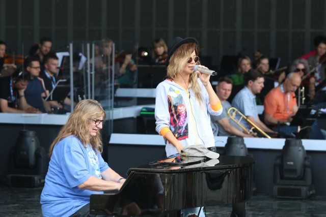 W piątkowym koncercie ze Skaldami zaśpiewają debiutanci, Edyta Górniak i Monika Kuszyńska.