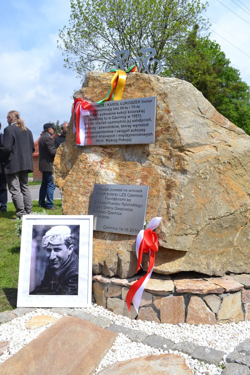 W Czernicy odsłonięto obelisk upamiętniający legendarnego...