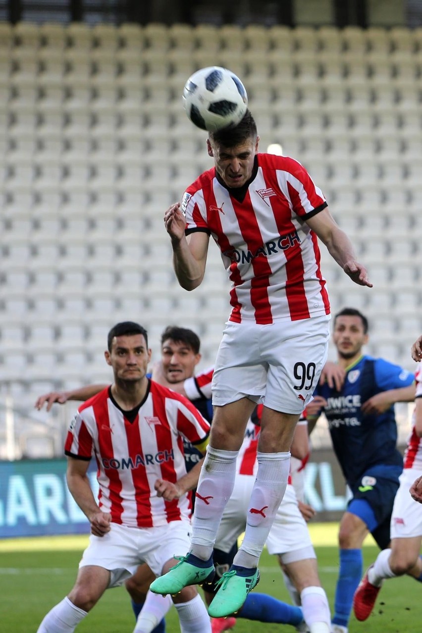 Krzysztof Piątek strzelił w tym sezonie jak dotąd 19 goli (8...