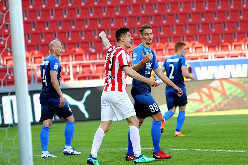 Krzysztof Piątek strzelił w tym sezonie jak dotąd 19 goli (8...