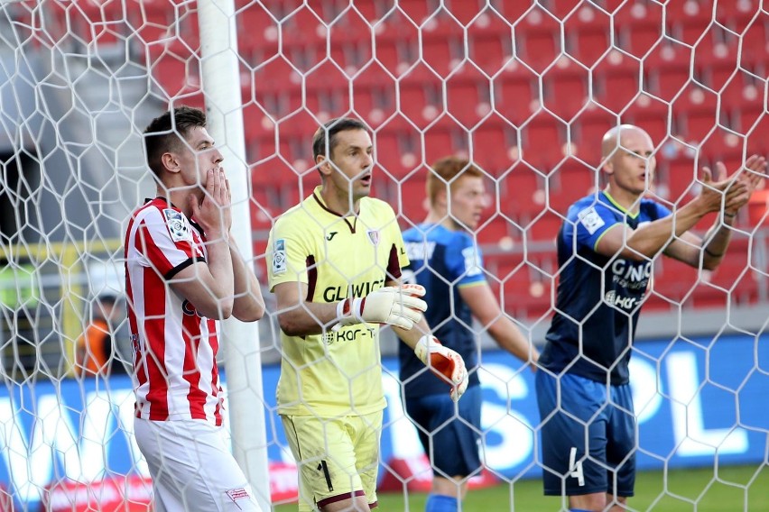 Krzysztof Piątek strzelił w tym sezonie jak dotąd 19 goli (8...