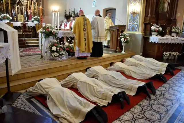 W parafii pw. Zwiastowania Najświętszej Marii Panny zostało wyświęconych sześciu nowych diakonów