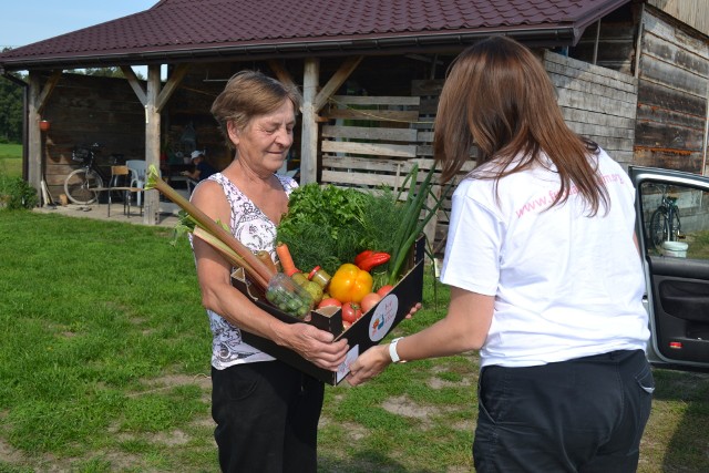 We wtorek pierwsze koszyki zostały już przekazane seniorom z powiatu białobrzeskiego.