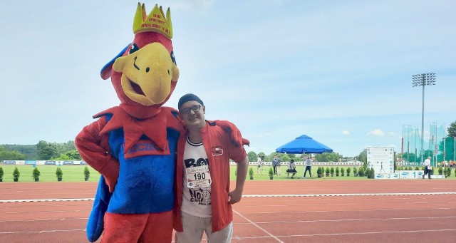 Łukasz Domański z Solca-Zdroju przywiózł medal z  50. Paralekkoatletycznych Mistrzostwach Polski.