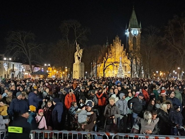 W 2022 roku konecki sylwester pod gwiazdami odbył się na wyremontowanym Rynku.