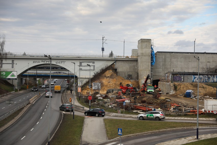 Kraków. Trwa budowa przystanku "Bronowice". Z parkingiem park&ride są problemy [ZDJĘCIA, WIZUALIZACJE]