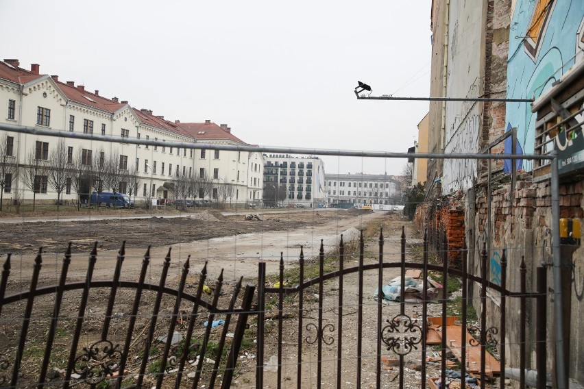 Kraków. Przygotowują teren pod park przy ulicy Karmelickiej [ZDJĘCIA]