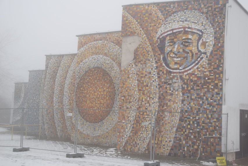 Mozaika Gagarina znajduje się na auli Uniwersytetu...