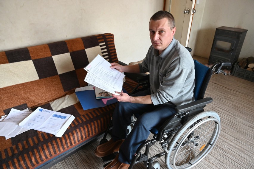 40-letni mieszkaniec Niw, w gminie Daleszyce, stał się więźniem we własnym domu! Świat zawalił mu się z dnia na dzień (ZDJĘCIA, WIDEO)