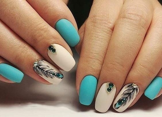 Modne paznokcie 2021. Feather manicure, czyli śliczne...