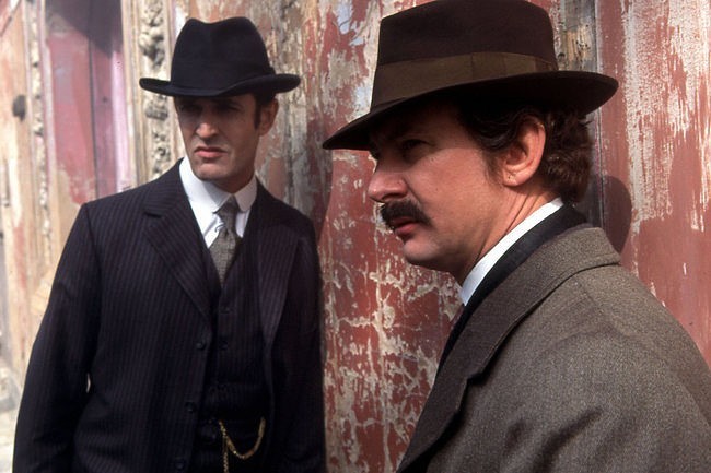 "Sherlock Holmes i sprawa jedwabnej pończochy" (fot....
