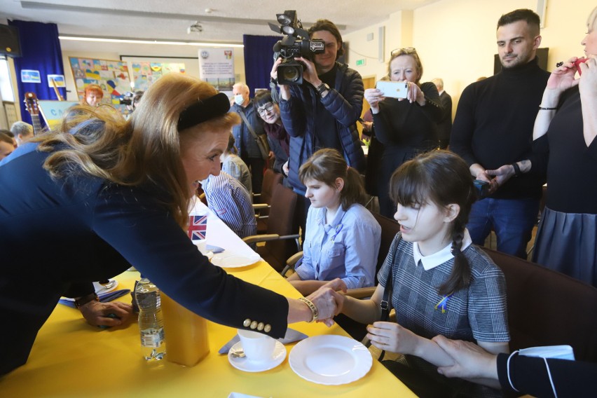 Księżna Yorku Sarah Ferguson odwiedziła uczniów z Ukrainy w...