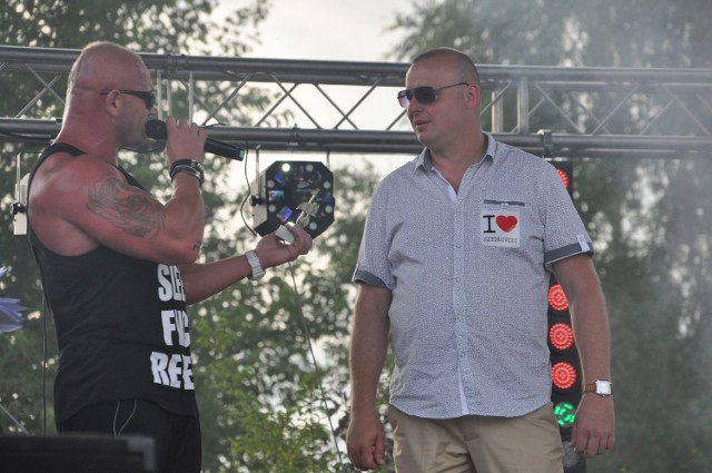 Rafał Czubak zna wielu muzyków disco polo. Tu z Krystianem Pudzianowskim (z lewej) z grupy Pudzian Band.