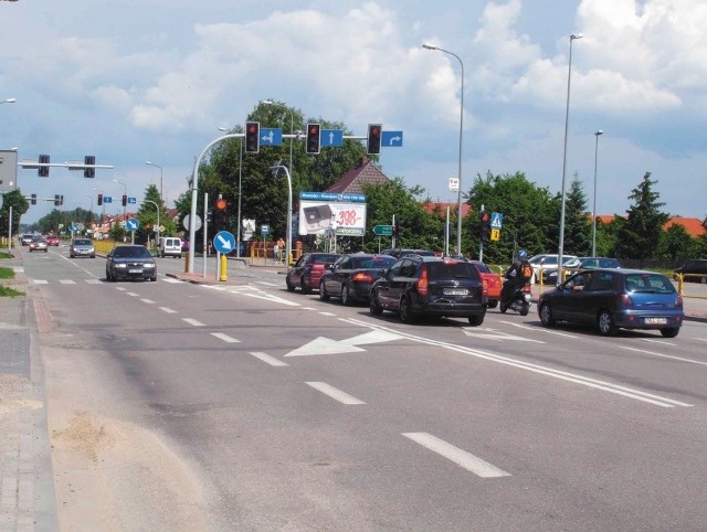 Ulica Suwalska jest jedną z najruchliwszych w Ełku. Już teraz w godzinach szczytu na skrzyżowaniach tworzą się spore korki.