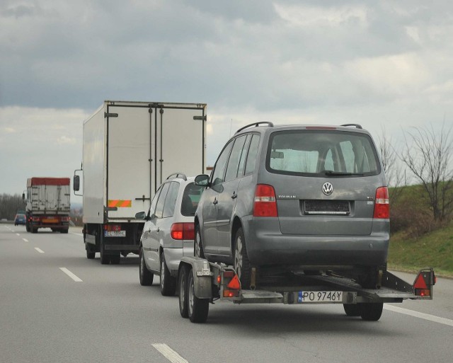 Na autostradach niemieckich można spotkać wiele polskich lawet, wiozących samochody